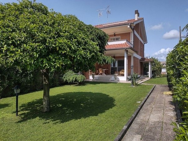 casa indipendente in vendita ad Ardea in zona Nuova Florida