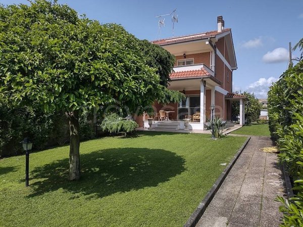 casa indipendente in vendita ad Ardea in zona Nuova Florida