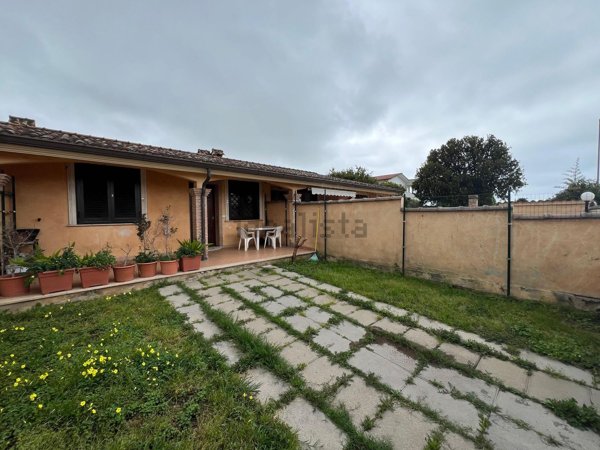 appartamento in vendita ad Ardea in zona Nuova California