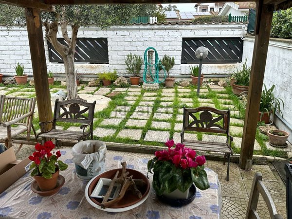 casa indipendente in vendita ad Ardea in zona Marina di Ardea