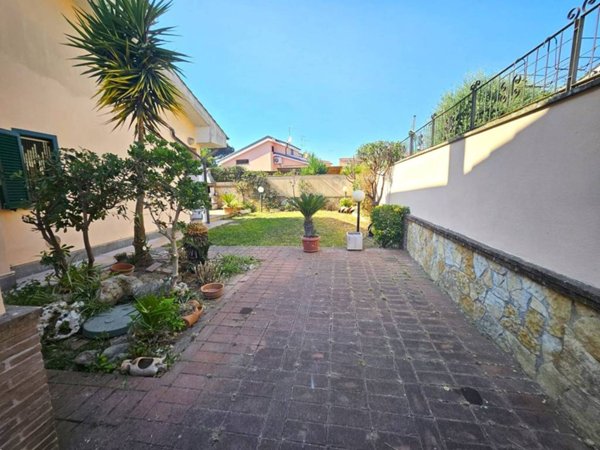 casa indipendente in vendita ad Ardea in zona Colle Romito