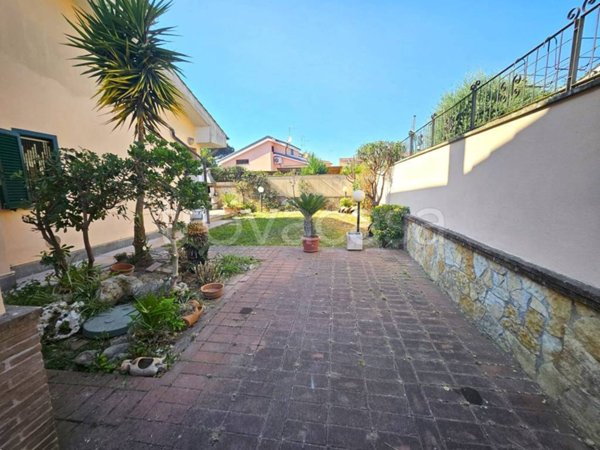 casa indipendente in vendita ad Ardea in zona Colle Romito