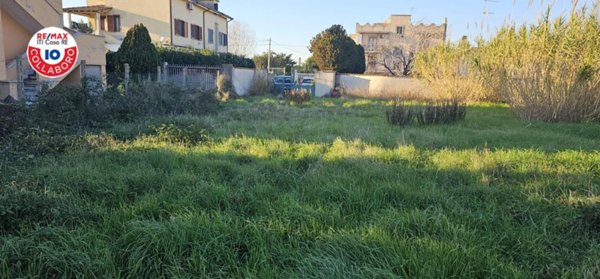 negozio in vendita ad Ardea in zona Marina di Ardea