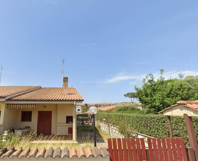 casa indipendente in vendita ad Ardea in zona Lido dei Pini
