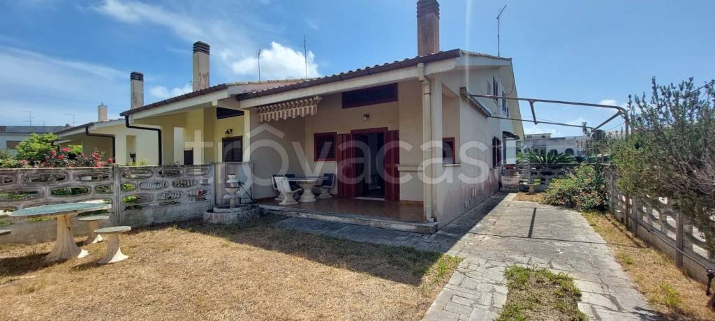 casa indipendente in vendita ad Ardea in zona Lido dei Pini