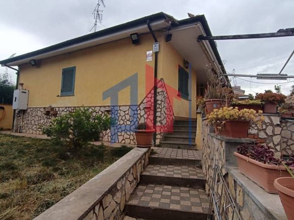 casa indipendente in vendita ad Ardea in zona Nuova Florida