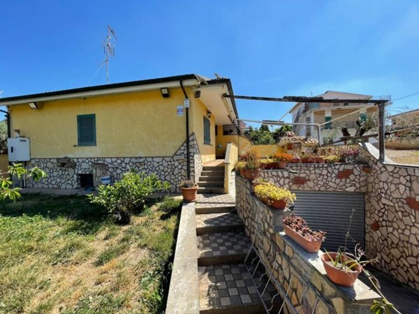 casa indipendente in vendita ad Ardea in zona Nuova Florida