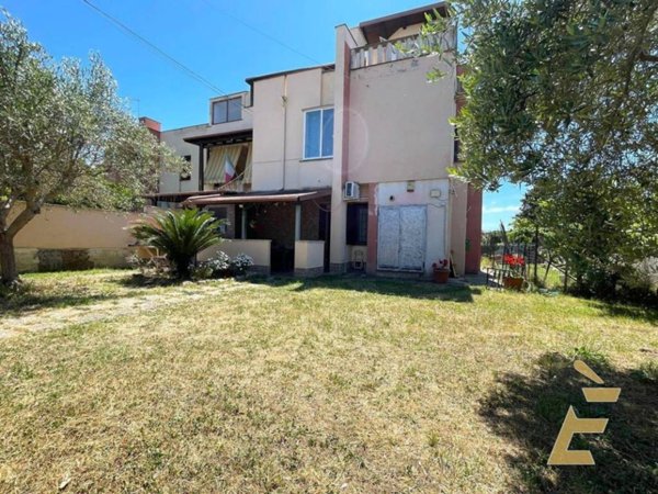 appartamento in vendita ad Ardea in zona Colle Romito
