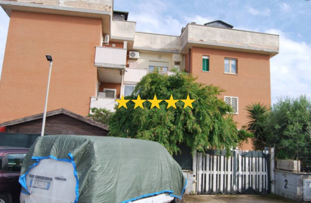appartamento in vendita ad Ardea in zona Marina di Ardea