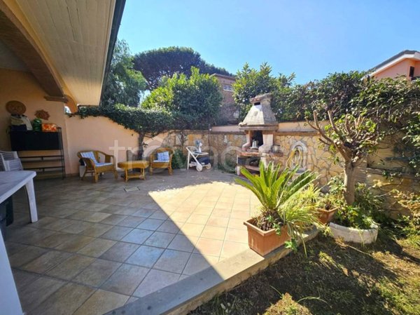 casa indipendente in vendita ad Ardea in zona Colle Romito