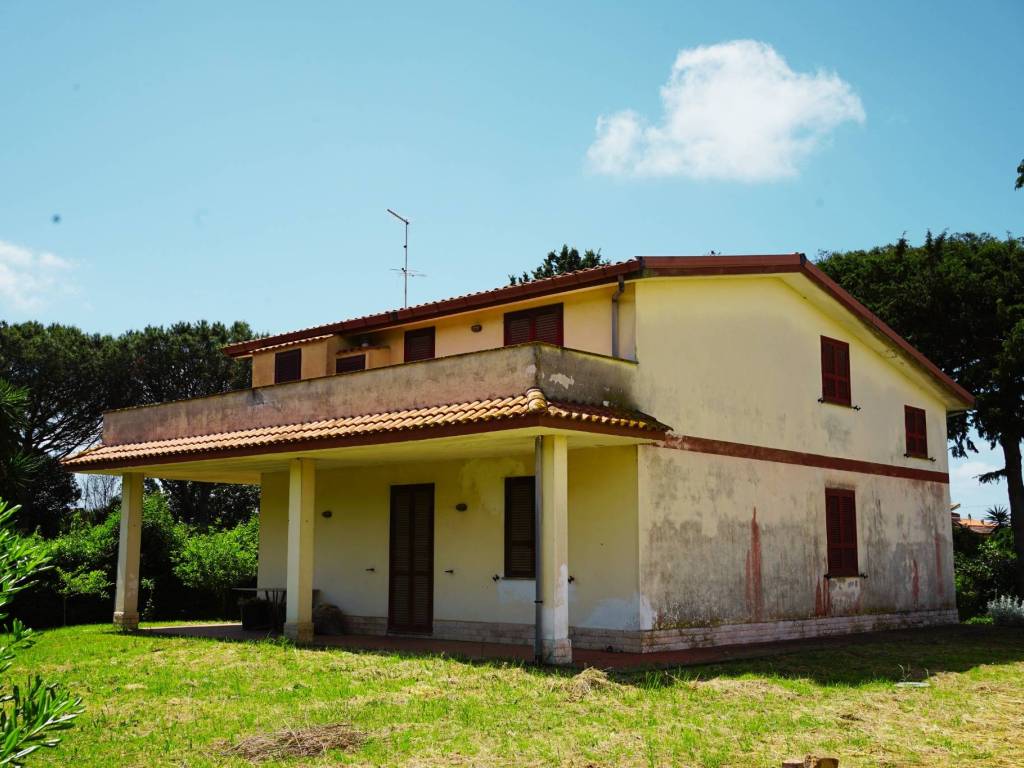 casa indipendente in vendita ad Ardea in zona Banditella