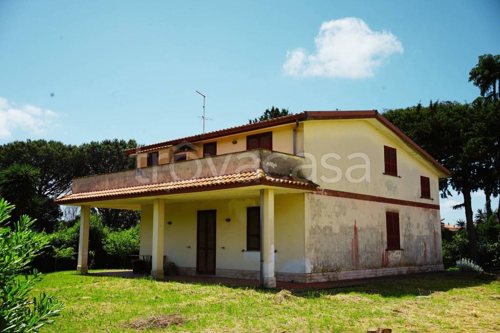 casa indipendente in vendita ad Ardea in zona Banditella