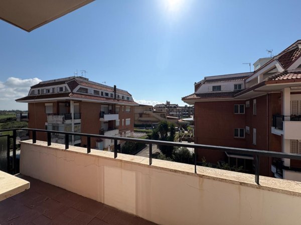 appartamento in vendita ad Ardea in zona Marina di Ardea