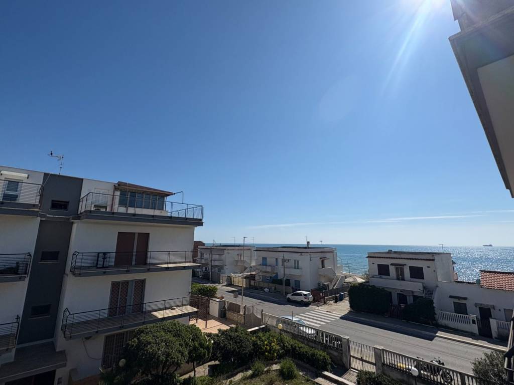 appartamento in vendita ad Ardea in zona Marina di Ardea