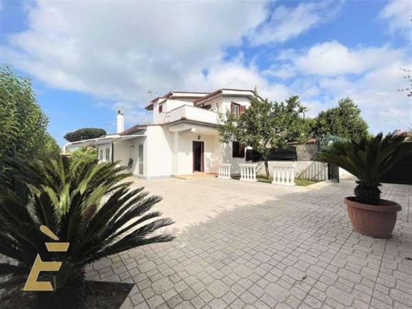 casa indipendente in vendita ad Ardea in zona Colle Romito