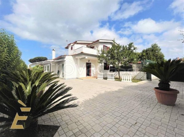 casa indipendente in vendita ad Ardea in zona Colle Romito