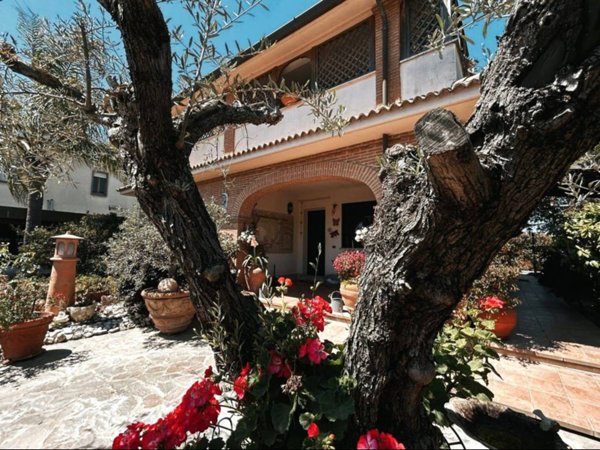 casa indipendente in vendita ad Ardea in zona Nuova California