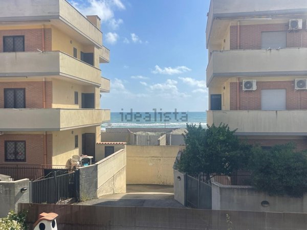 appartamento in vendita ad Ardea in zona Marina di Ardea