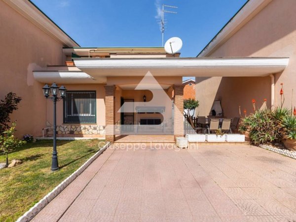 casa indipendente in vendita ad Ardea in zona Nuova California