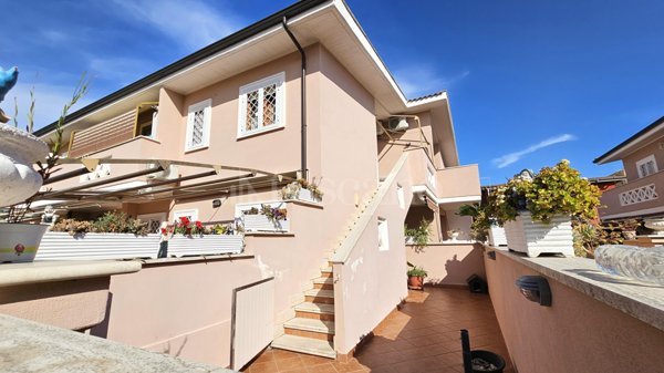 casa indipendente in vendita ad Ardea in zona Marina di Ardea
