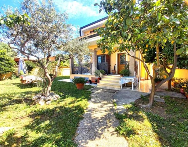 casa indipendente in vendita ad Ardea in zona Nuova Florida