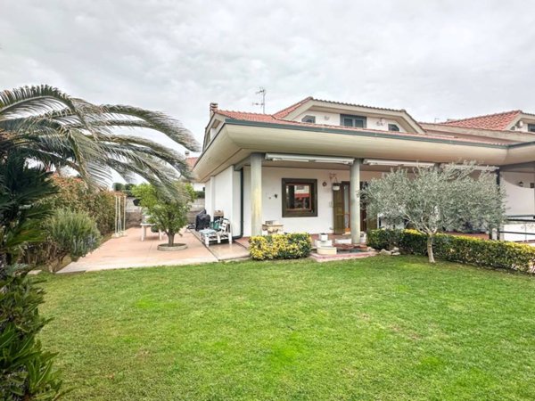 casa indipendente in vendita ad Ardea in zona Nuova California