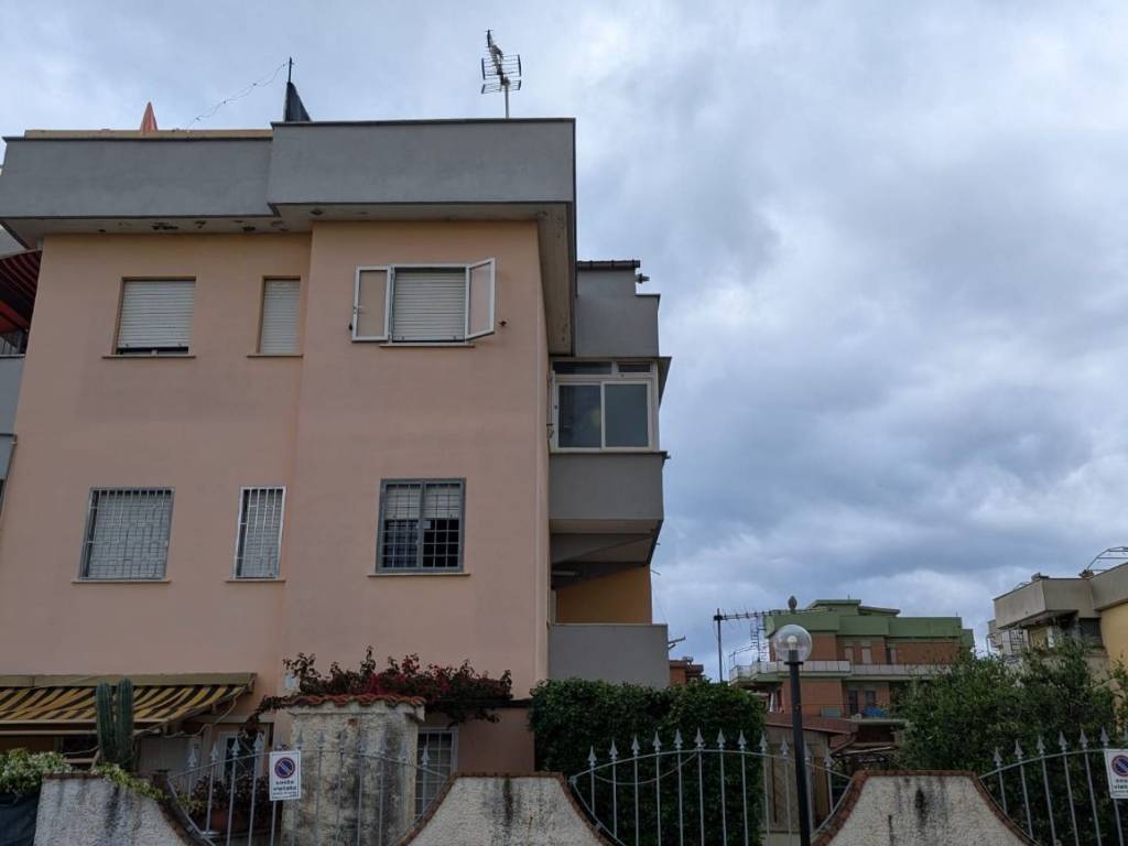 appartamento in vendita ad Ardea in zona Marina di Ardea