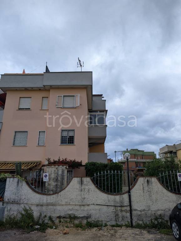 appartamento in vendita ad Ardea in zona Marina di Ardea