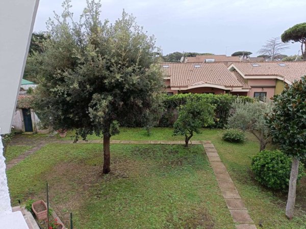 casa indipendente in vendita ad Ardea in zona Lido dei Pini