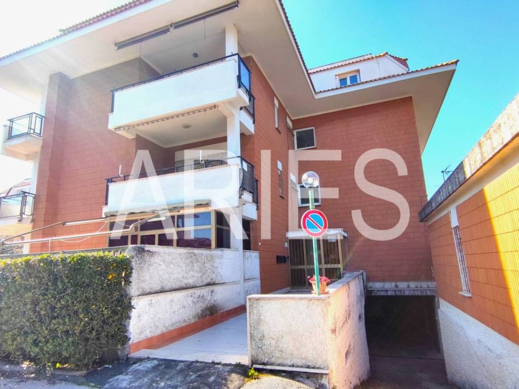 appartamento in vendita ad Ardea in zona Marina di Ardea