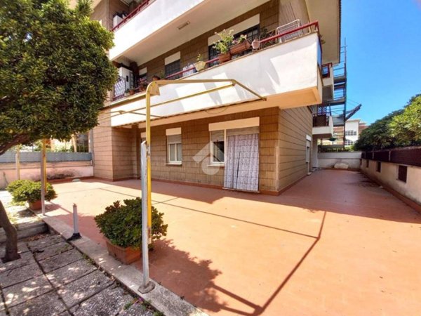 appartamento in vendita ad Ardea in zona Marina di Ardea