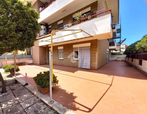 appartamento in vendita ad Ardea in zona Marina di Ardea