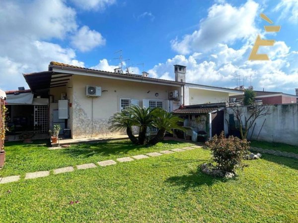 casa indipendente in vendita ad Ardea in zona Colle Romito