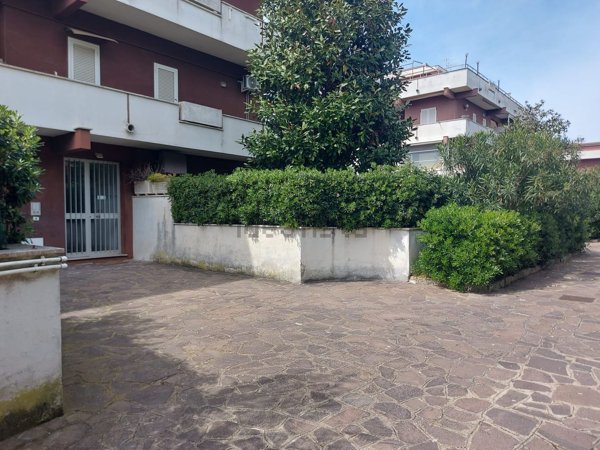 appartamento in vendita ad Ardea in zona Marina di Ardea