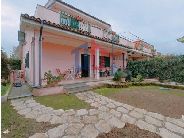 casa indipendente in vendita ad Ardea in zona Colle Romito