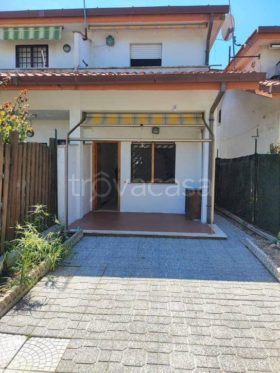casa indipendente in vendita ad Ardea in zona Nuova California