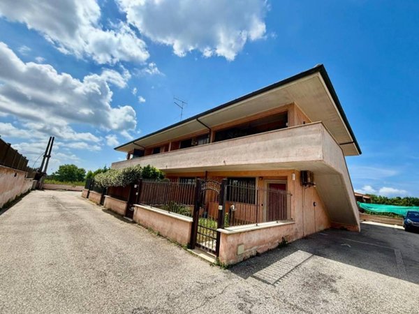 appartamento in vendita ad Ardea in zona Marina di Ardea