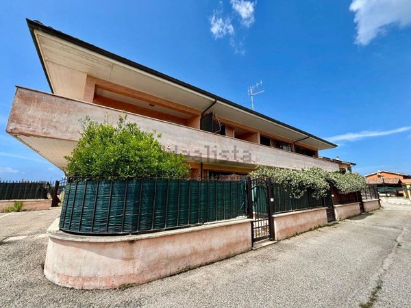 appartamento in vendita ad Ardea in zona Marina di Ardea