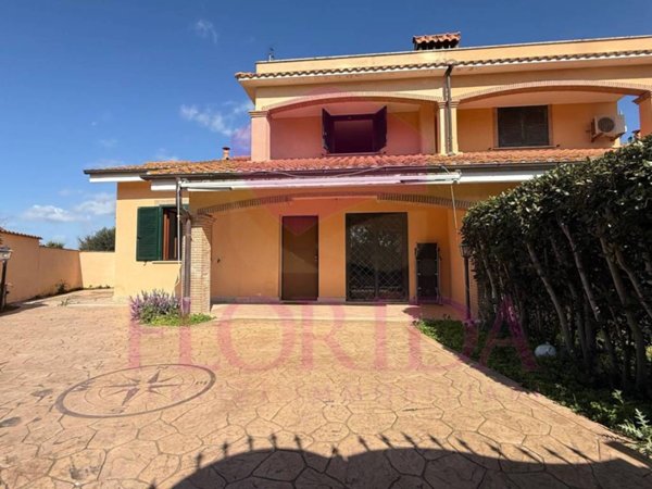 casa indipendente in vendita ad Ardea in zona Nuova California