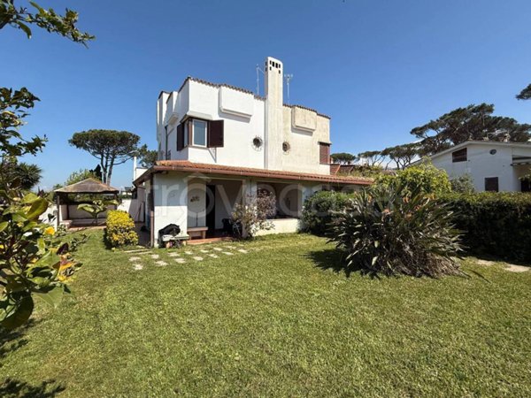 casa indipendente in vendita ad Ardea in zona Colle Romito