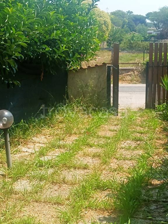 casa indipendente in vendita ad Ardea in zona Marina di Ardea