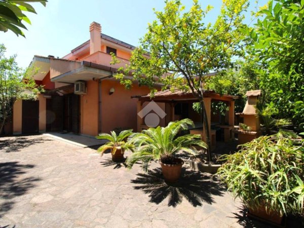 casa indipendente in vendita ad Ardea in zona Colle Romito