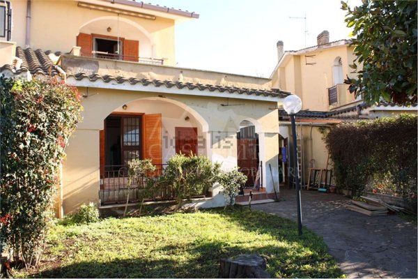 casa indipendente in vendita ad Ardea in zona Marina di Ardea