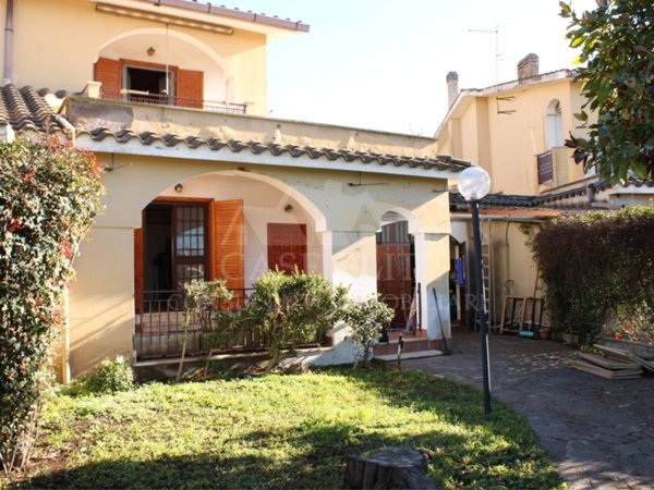 casa indipendente in vendita ad Ardea in zona Marina di Ardea