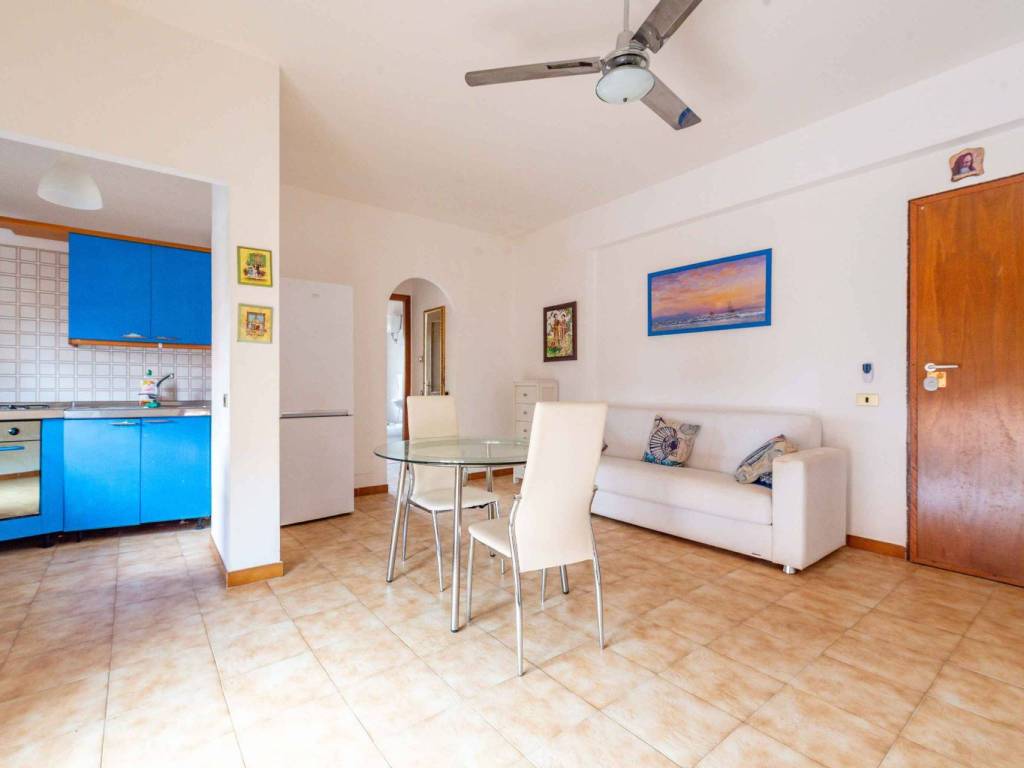 appartamento in vendita ad Ardea in zona Marina di Ardea