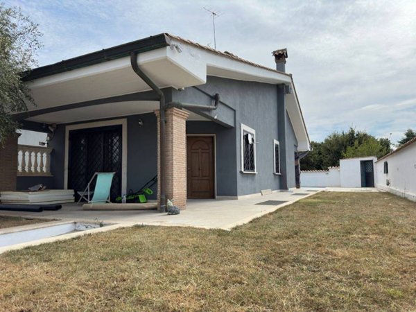 casa indipendente in vendita ad Ardea in zona Nuova Florida