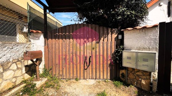 casa indipendente in vendita ad Ardea in zona Nuova Florida