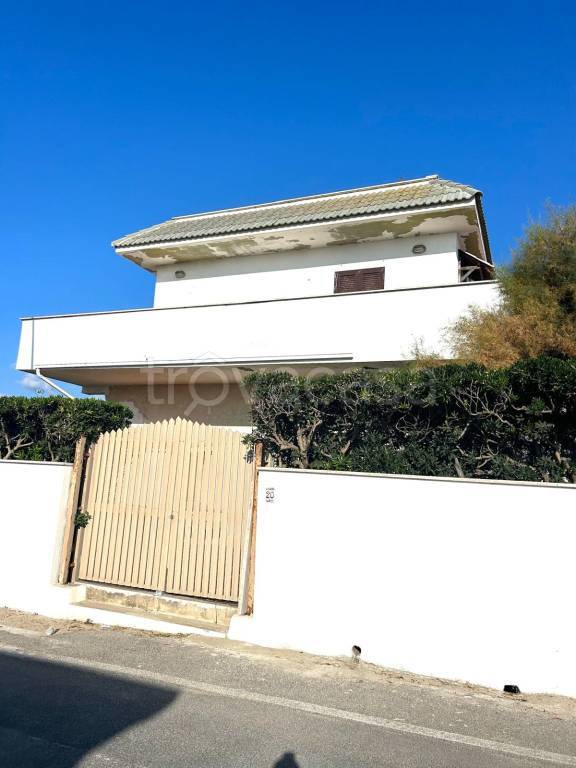 appartamento in vendita ad Ardea in zona Lido dei Pini