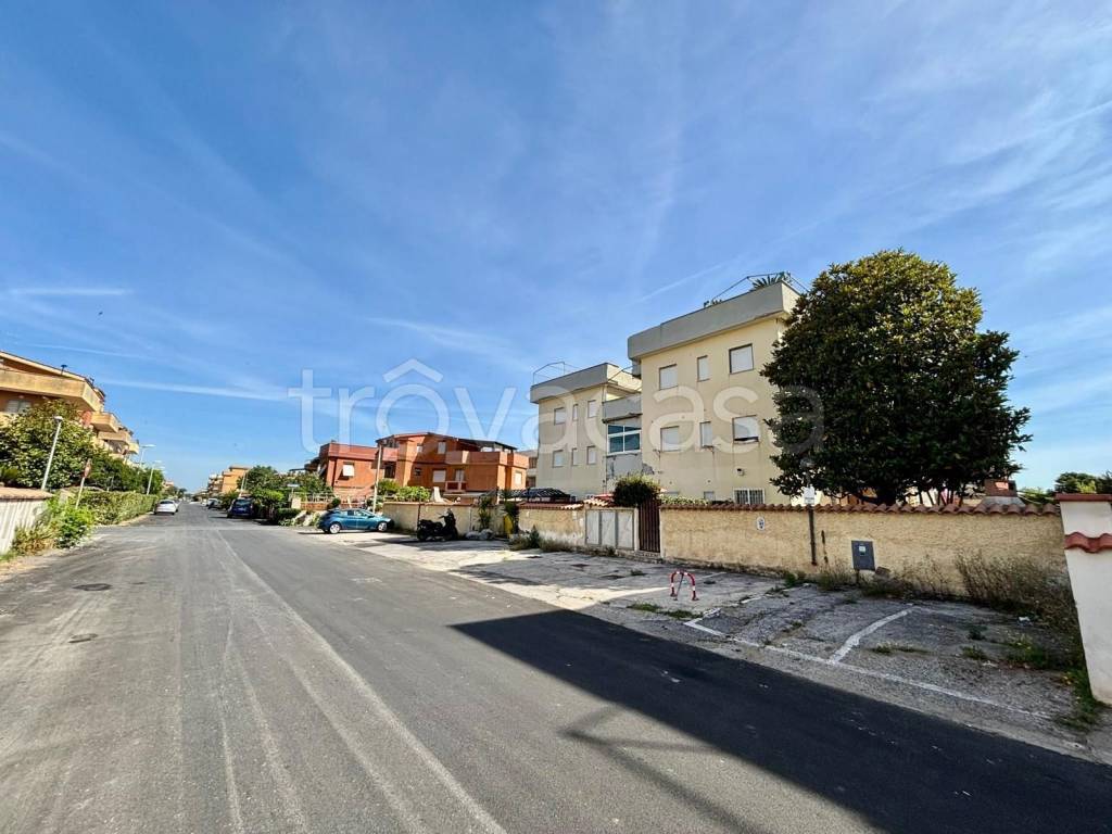 appartamento in vendita ad Ardea in zona Marina di Ardea