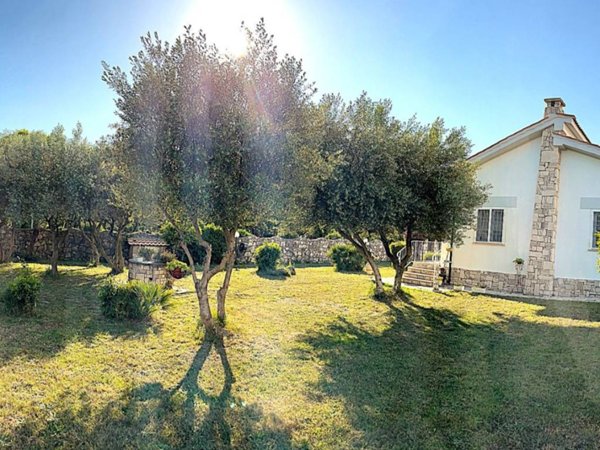 casa indipendente in vendita ad Ardea in zona Colle Romito
